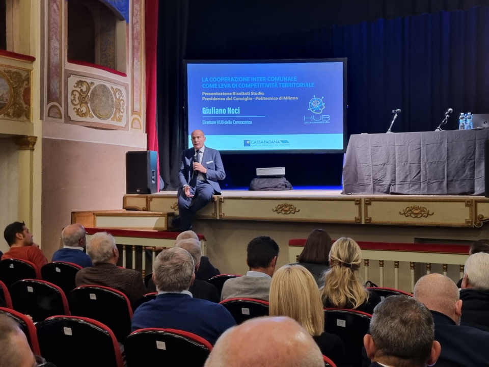Giuliano Noci, Direttore dell'Hub della Conoscenza, dialoga con i sindaci di Cremona e Mantova su nuove forme di collaborazione intercomunale